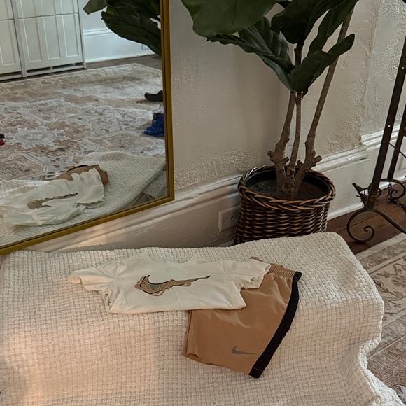 Nike Cream and Tan Boys Set - Picture 1 of 3